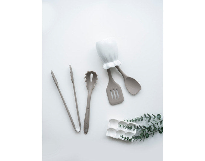 KOCHBLUME Sossenlöffel S 24 cm taupe in Taupe, Grau präsentiert im Onlineshop von KAQTU Design AG. Saucenlöffel ist von KOCHBLUME
