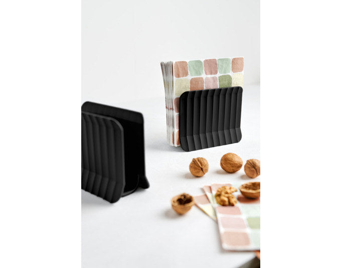 BLIM PLUS Serviettenhalter Paestum 15x4.5x12 cm arca schwarz in Schwarz präsentiert im Onlineshop von KAQTU Design AG. Serviettenhalter ist von BLIMPLUS