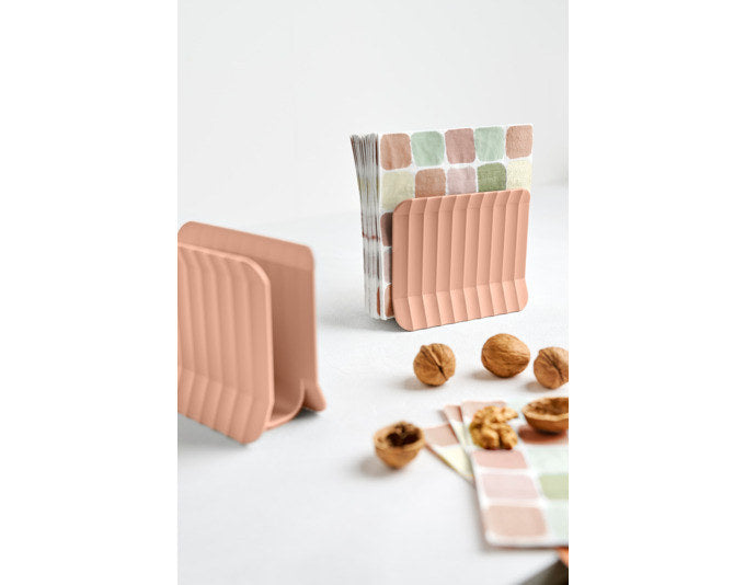 BLIM PLUS Serviettenhalter Paestum 15x4.5x12 cm arca rosa in Rosa präsentiert im Onlineshop von KAQTU Design AG. Serviettenhalter ist von BLIMPLUS