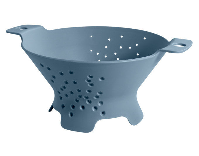 BLIM PLUS Abtropfsieb Cosmo Gr. M ø 30 cm blau in Blau präsentiert im Onlineshop von KAQTU Design AG. Salatzubehör ist von BLIMPLUS
