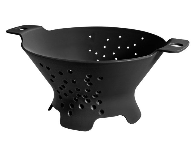 BLIM PLUS Abtropfsieb Cosmo Gr. M ø 30 cm schwarz in Schwarz präsentiert im Onlineshop von KAQTU Design AG. Salatzubehör ist von BLIMPLUS