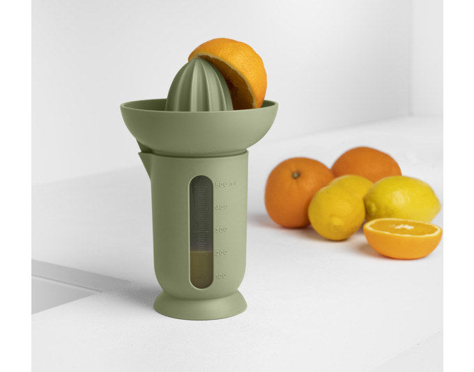 BLIM PLUS Zitruspresse Ufo 0.50 l 2-teilig grün in Grün präsentiert im Onlineshop von KAQTU Design AG. Zitronenpresse ist von BLIMPLUS