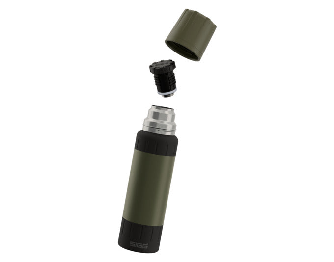 SIGG Isolierflasche Alpine Star roasted green 0.75 l in  präsentiert im Onlineshop von KAQTU Design AG. Küchenhelfer ist von SIGG
