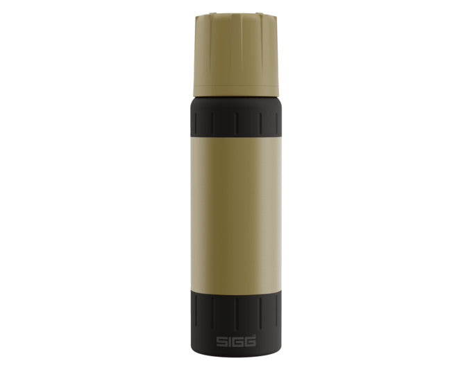 SIGG Isolierflasche Alpine Star caramel sand 0.75 l in  präsentiert im Onlineshop von KAQTU Design AG. Küchenhelfer ist von SIGG