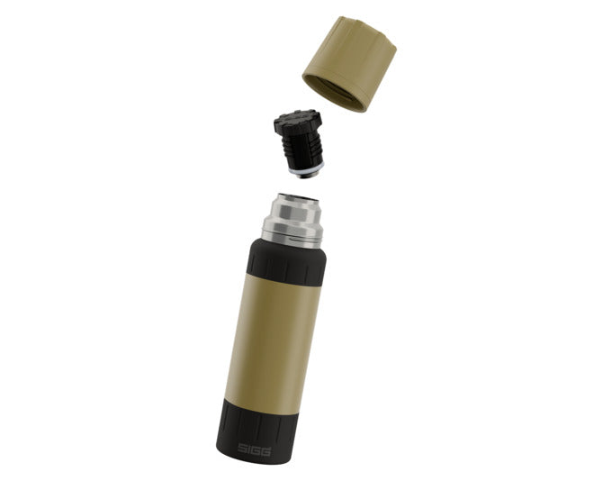 SIGG Isolierflasche Alpine Star caramel sand 0.75 l in  präsentiert im Onlineshop von KAQTU Design AG. Küchenhelfer ist von SIGG