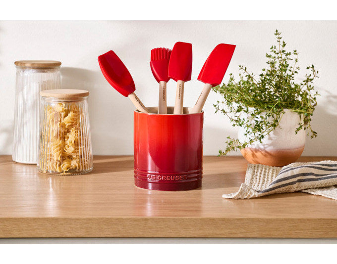 LE CREUSET Kellentopf Signature kirschrot 1.1 l in Kirschrot, Rot präsentiert im Onlineshop von KAQTU Design AG. Kochlöffelhalter ist von LE CREUSET