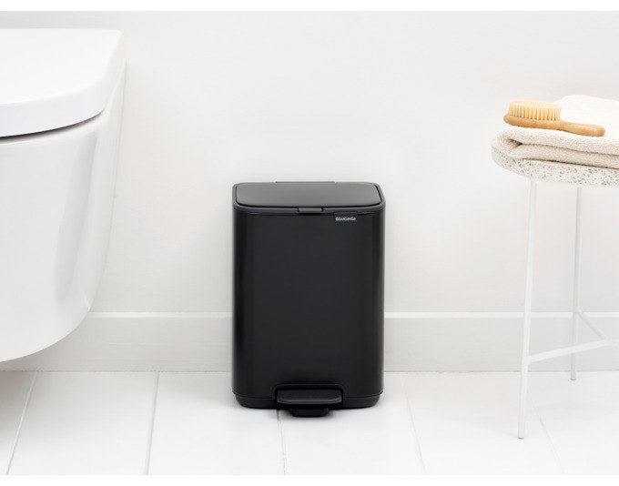 BRABANTIA Treteimer Bo matt black 4 l in Matt black, Schwarz präsentiert im Onlineshop von KAQTU Design AG. Treteimer ist von BRABANTIA