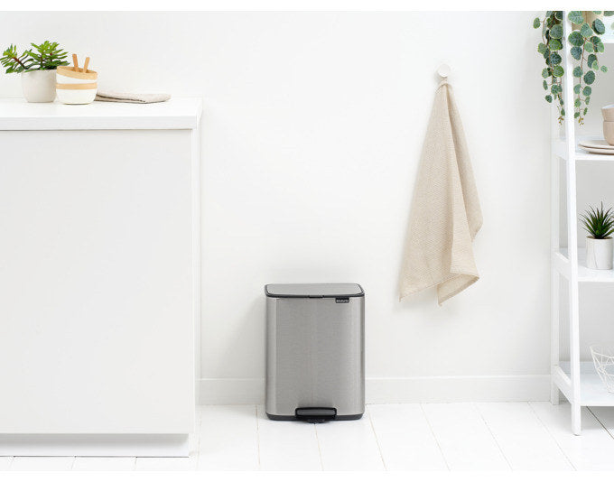 BRABANTIA Treteimer Bo matt steel FFP 12 l in Matt steel, Silber präsentiert im Onlineshop von KAQTU Design AG. Treteimer ist von BRABANTIA
