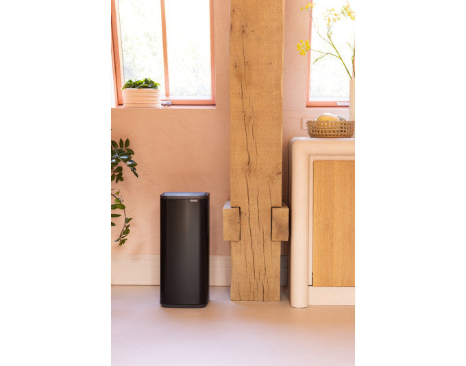 BRABANTIA Abfallbehälter Touch Bin Bo matt black 30 l in Matt black, Schwarz präsentiert im Onlineshop von KAQTU Design AG. Mülleimer ist von BRABANTIA