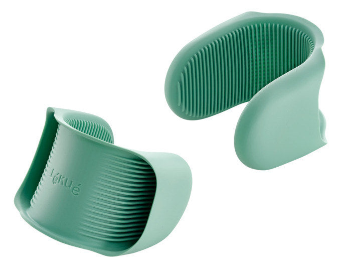 LÉKUÉ Fingerschutz für Ofen Silikon grün 2 Stück in Grün präsentiert im Onlineshop von KAQTU Design AG. Topflappen ist von LEKUE