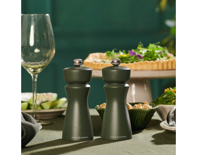 COLE&MASON Pfeffer-/Salzmühle Kenton Rosemary grün 15 cm in Grün präsentiert im Onlineshop von KAQTU Design AG. Salz & Pfeffer ist von COLE & MASON