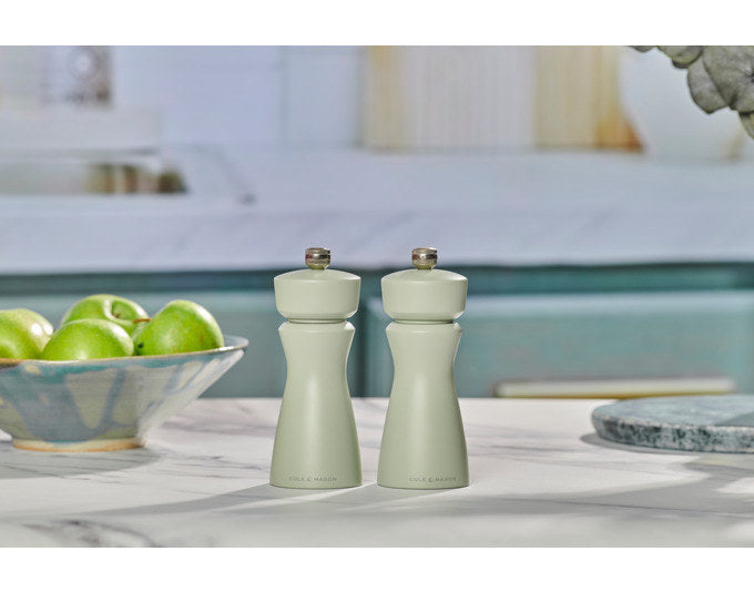 COLE&MASON Pfeffer-/Salzmühle Kenton Sage grün 15 cm in Grün präsentiert im Onlineshop von KAQTU Design AG. Salz & Pfeffer ist von COLE & MASON