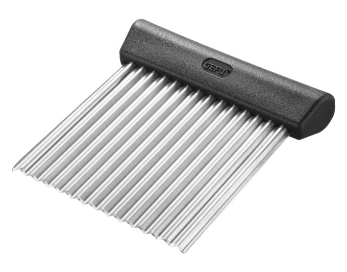 GEFU Wellenschneider Riffl 9.5x2.2x10.5 cm in  präsentiert im Onlineshop von KAQTU Design AG. Küchenmesser ist von GEFU