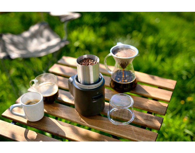 KITCHENAID Kaffeemühle kabellos inkl. Akku schwarz matt in Schwarz matt, Schwarz präsentiert im Onlineshop von KAQTU Design AG. Kaffeemühle ist von KITCHEN AID
