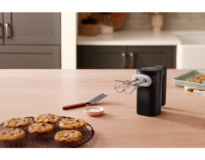 KITCHENAID Handrührer kabellos exkl. Akku schwarz matt in Schwarz matt, Schwarz präsentiert im Onlineshop von KAQTU Design AG. Mixer ist von KITCHEN AID