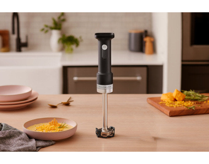 KITCHENAID Stabmixer kabellos mit Zubehör exkl. Akku schwarz matt in Schwarz präsentiert im Onlineshop von KAQTU Design AG. Mixer ist von KITCHEN AID