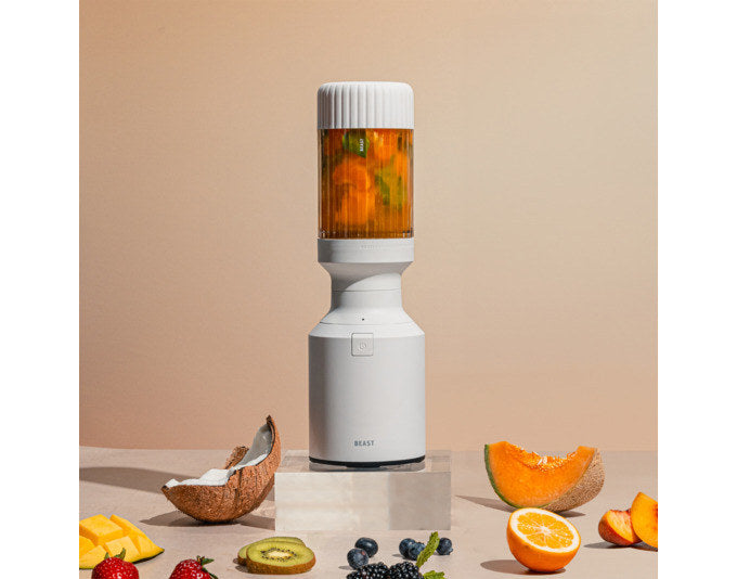 BEAST Blender Mighty 850 Plus cloud weiss in Weiss präsentiert im Onlineshop von KAQTU Design AG. Küchengerät ist von BEAST