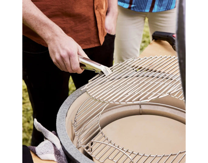 THE BASTARD Grillrost-Zange in  präsentiert im Onlineshop von KAQTU Design AG. Grillzubehör ist von THE BASTARD