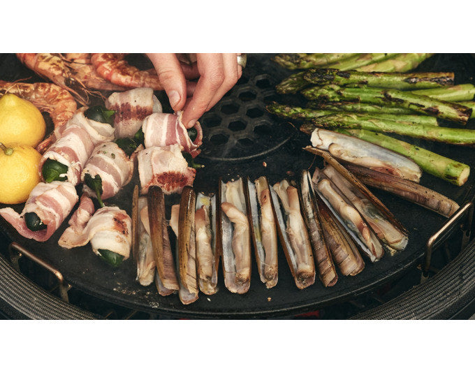 THE BASTARD Plancha Phantom M in Schwarz präsentiert im Onlineshop von KAQTU Design AG. Grillroste ist von THE BASTARD
