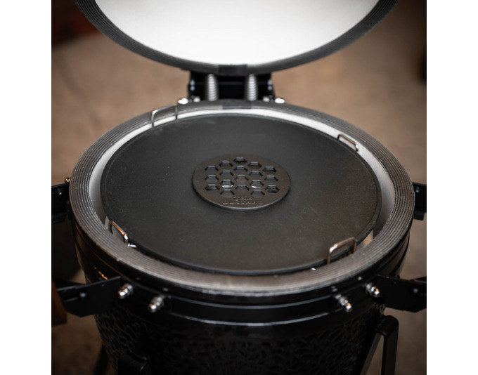 THE BASTARD Plancha Phantom L in Schwarz präsentiert im Onlineshop von KAQTU Design AG. Grillroste ist von THE BASTARD