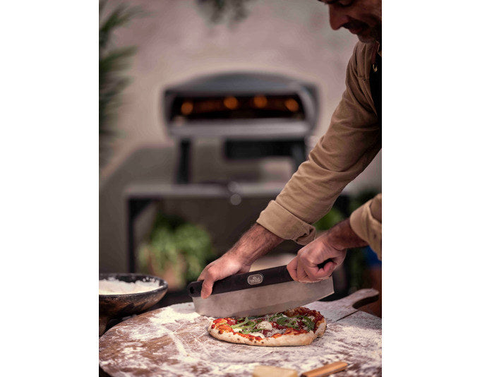 WITT Pizzaschneider Rocker Blade in Schwarz, Silber präsentiert im Onlineshop von KAQTU Design AG. Pizza ist von WITT