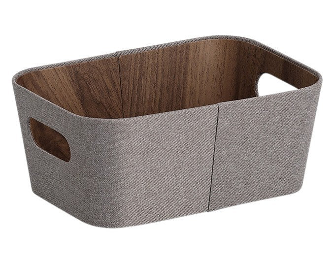 Brauner Aufbewahrungskorb aus Polyester von ZELLER PRESENT mit flexibler, verformbarer Struktur, Masse 26x18x11 cm, freigestellt fotografiert.