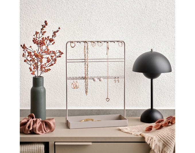 Metallener Schmuck-Organizer in Greige mit Aufhängehaken und Ablageschale, Masse 24x10x33 cm, auf hellem Hintergrund fotografiert.
