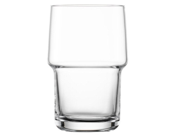 Vier transparente Trinkgläser ZWIESEL GLAS Allroundglas Click 42 aus Glas, stapelbar, im schlichten Japandi-Design fotografiert.