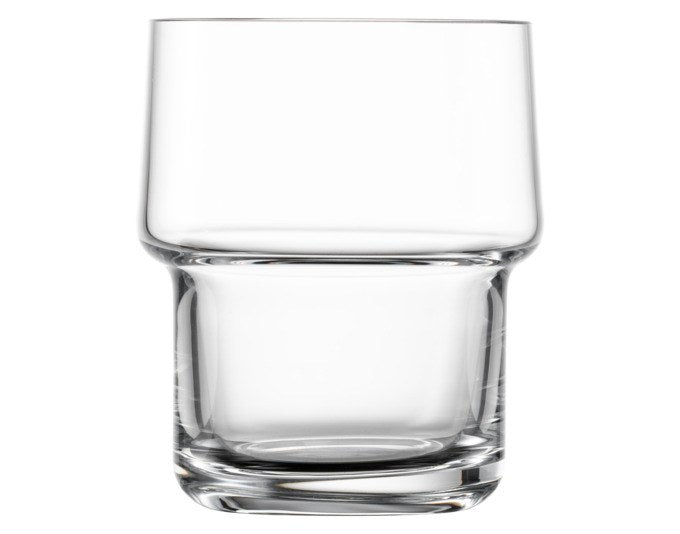 Vier transparente Whiskygläser Click 60 von ZWIESEL GLAS aus Glas, stapelbare Tumbler-Form, im Japandi Stil gestaltet.