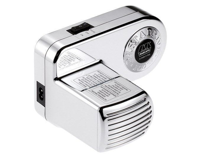 Silberfarbener Motor Pasta Drive von MARCATO, kompakte Bauform zur Montage an Nudelmaschinen anstelle des Kurbelantriebs.