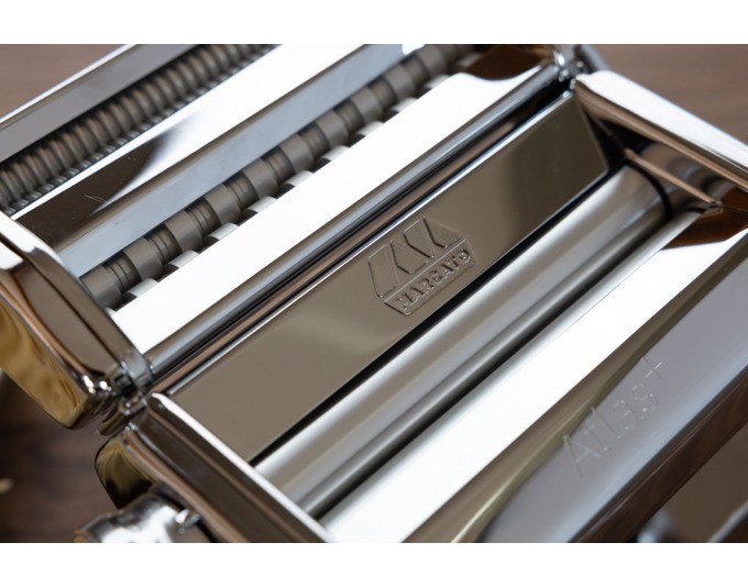 MARCATO Nudelmaschine Atlas Plus Chrome in Silber, Pastamaschine aus Edelstahl mit verchromten Walzen aus eloxiertem Aluminium.