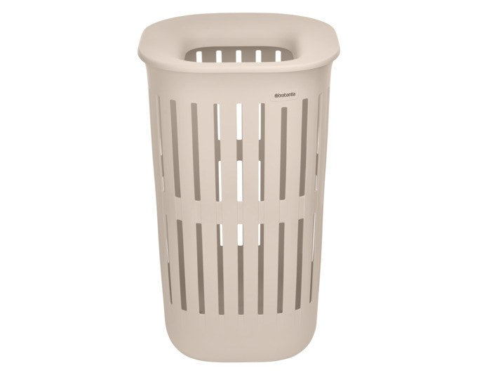 Wäschekorb BRABANTIA Collect-It in Soft beige und Weiss, 55 Liter Fassungsvermögen, mit Belüftungsschlitzen und drei Tragegriffen aus Kunststoff.