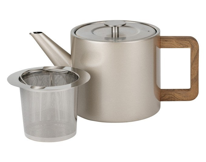 Teekanne Narvik von BREDEMEIJER in Champagne, gebürsteter Edelstahl mit eckigem Griff in Eichenholzoptik und herausnehmbarem Teefilter.