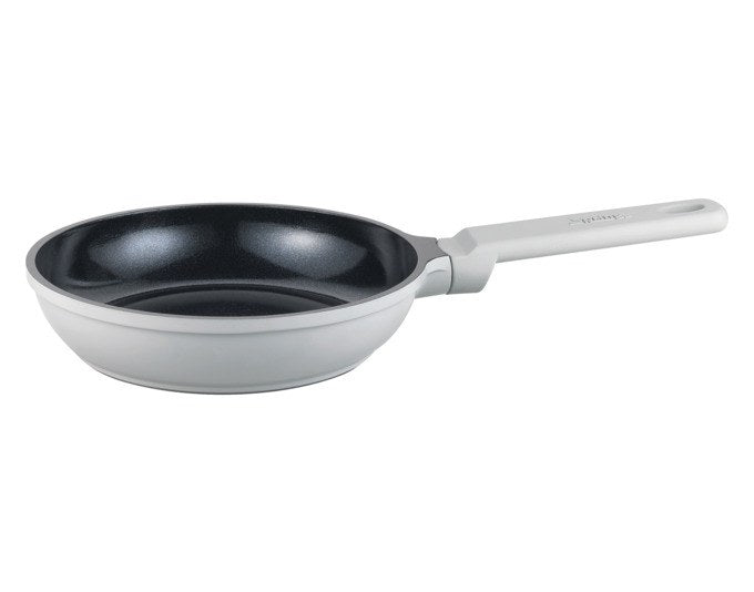 SPRING Bratpfanne Mini Pure ø 16 cm grau, runde Aluminiumpfanne mit Keramikbeschichtung, kompaktes Format für kleine Zubereitungen wie Spiegeleier.