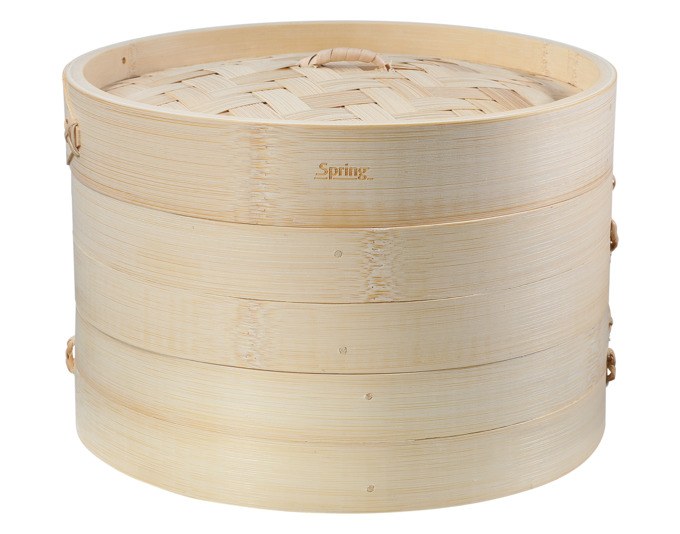 Handgefertigter Dämpfkorb aus Bambus mit zwei Ebenen und Öffnungen im Boden, Farbe Beige, Durchmesser 20 cm, Höhe 13.5 cm, dreiteilig.