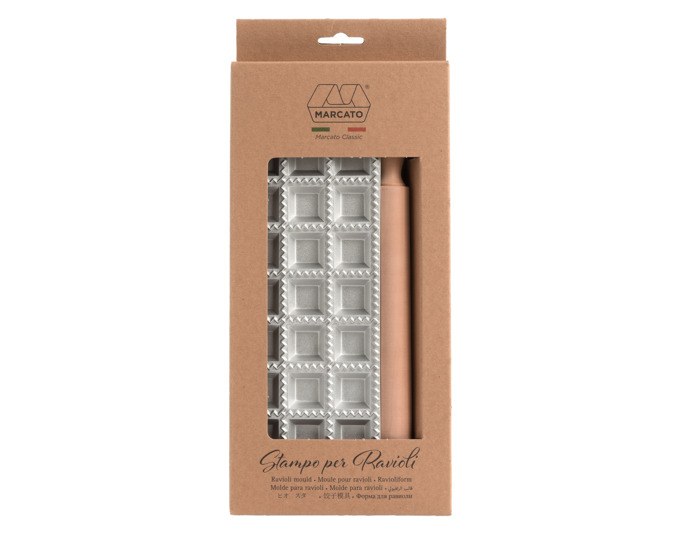 MARCATO Ravioliform aus Aluminium-Druckguss für 24 quadratische Ravioli à 35 mm, inklusive Nudelholz aus Massivholz.