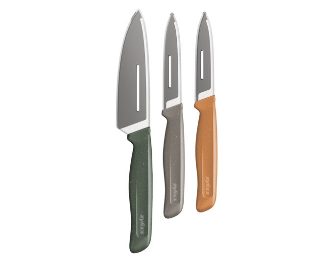 Produktfoto des ZYLISS Messersets: Kochmesser und zwei Rüstmesser mit Edelstahlklingen und ergonomischen Griffen aus Weizenstrohmaterial.