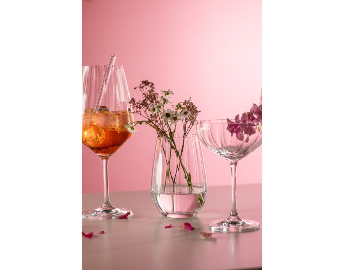 Vier transparente SCHOTT ZWIESEL Allroundbecher Blossom 79 aus Tritan Kristallglas mit strukturierter Oberfläche und sanft ausgestellter Öffnung.