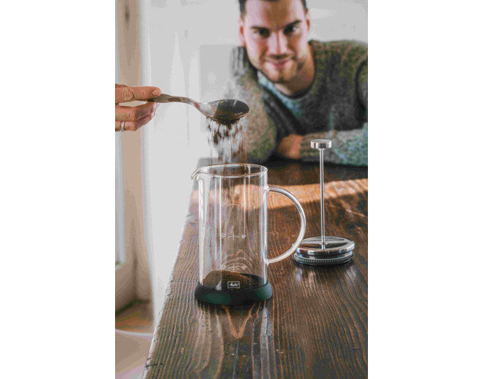 MELITTA Kaffeezubereiter mit transparenter Glaskanne aus Borosilikatglas, silbernem Presssieb aus Edelstahl und isolierendem Griff, Fassungsvermögen 1000 ml.