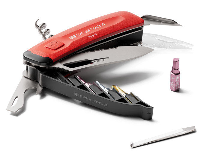 Rotes Taschenmesser NexusXplore von PB Swiss Tools mit mehreren Werkzeugen im Griff