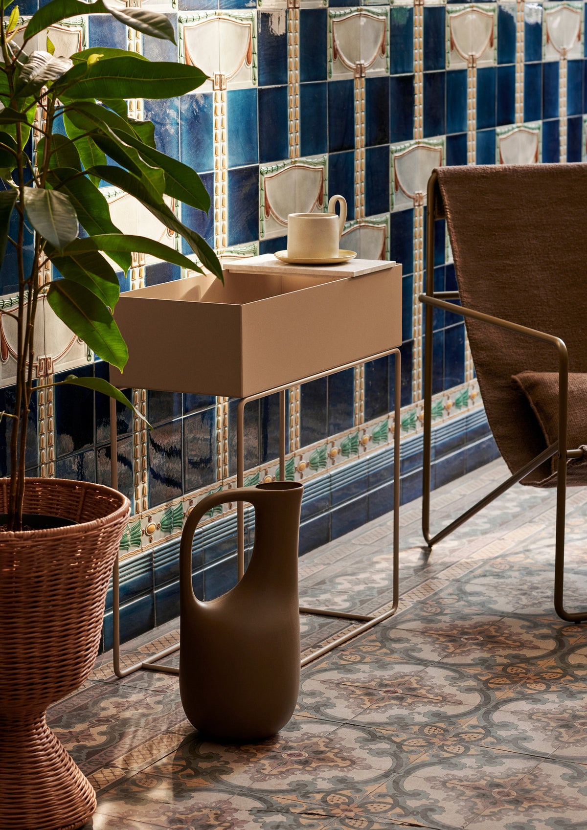 Pflanzentopf Outdoor Pflanzenbox von Ferm Living, Metallgefäss auf dünnen Beinen