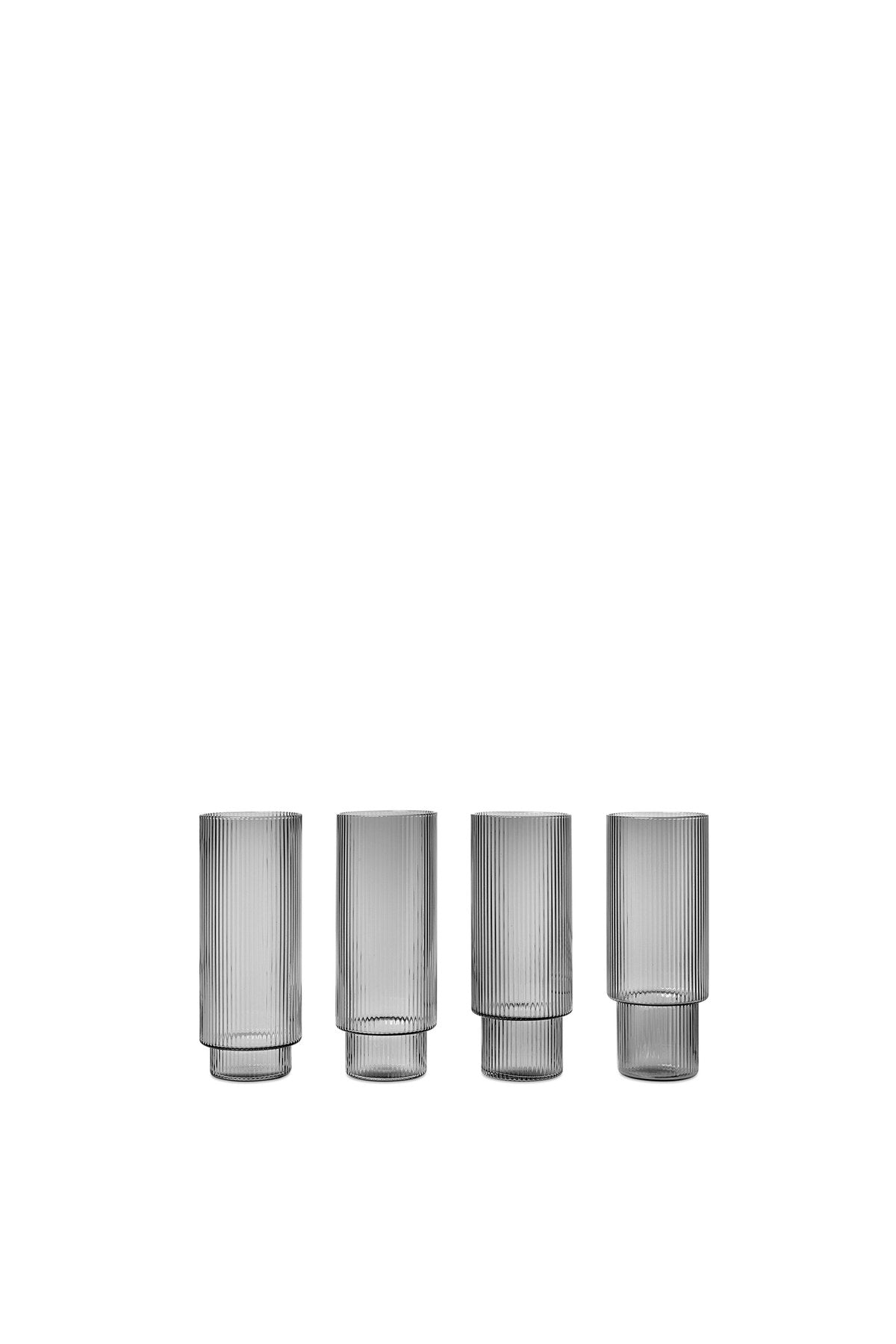 Ripple Longdrink Gläser 4er Set in Rauchgrau präsentiert im Onlineshop von KAQTU Design AG. Cocktailgläser ist von Ferm Living