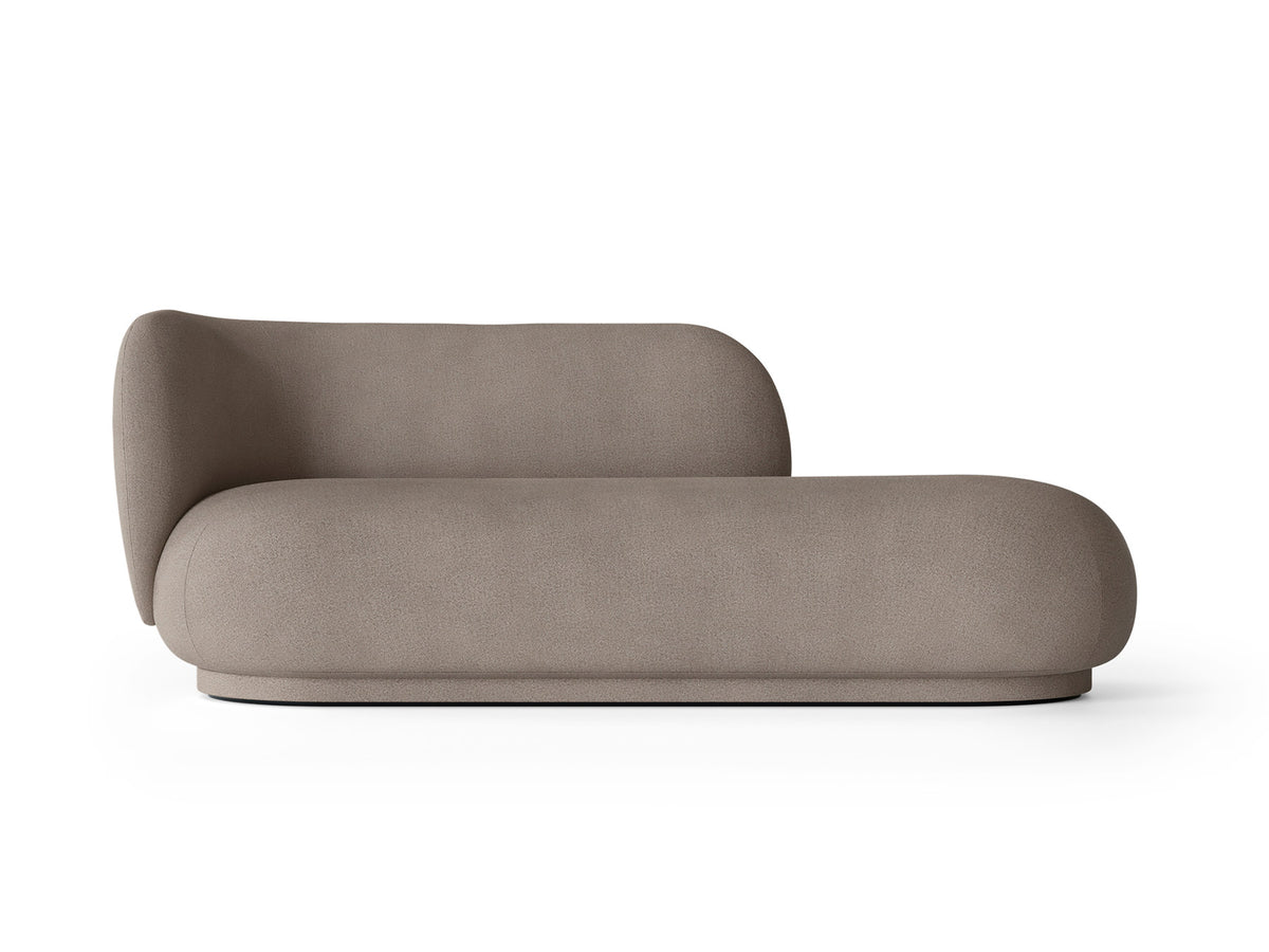 Rico Diwan von Ferm Living als 2er Sofa oder Tagesbett mit runden Formen und weichen Linien