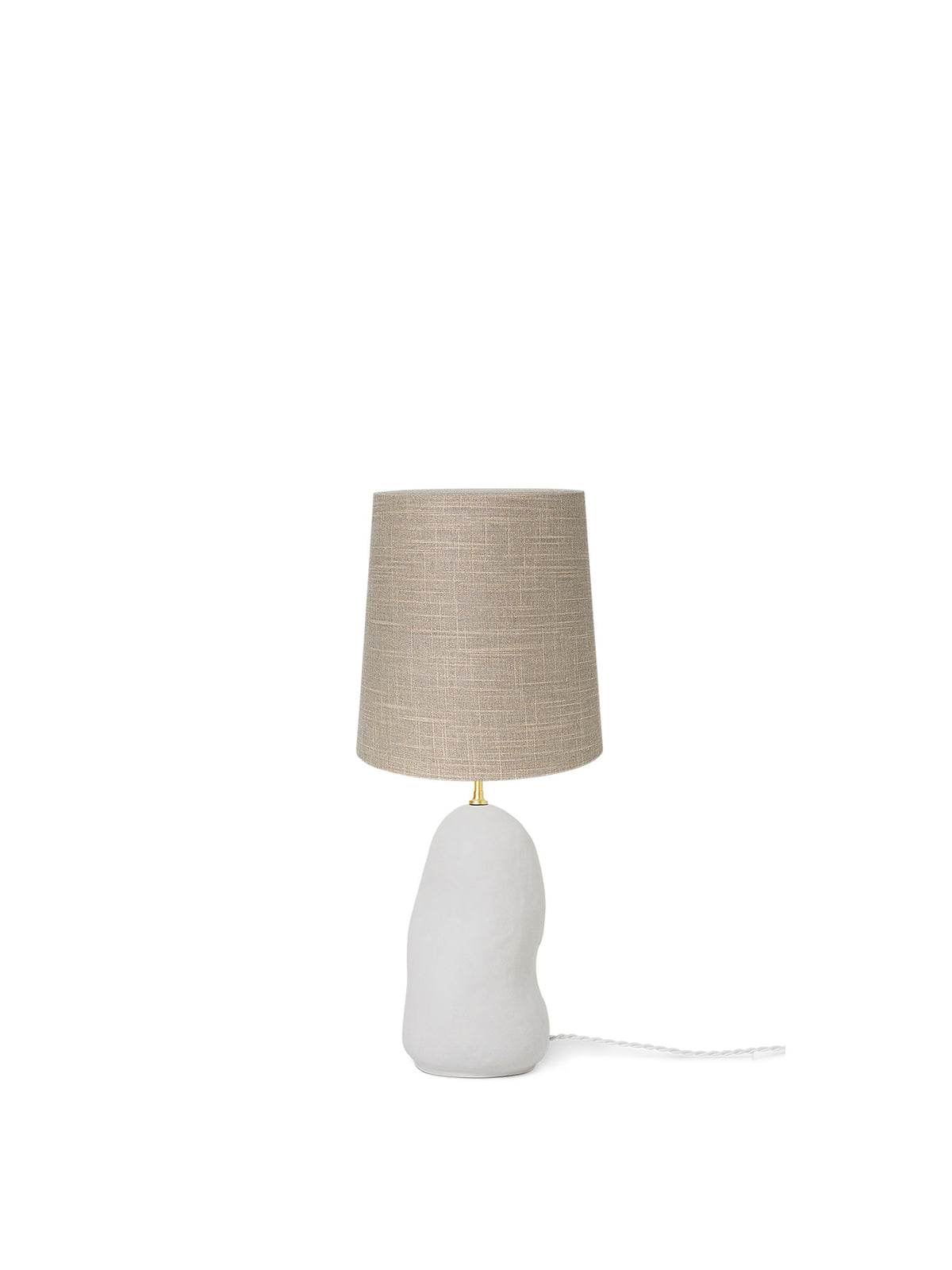 Hebe Lampensockel in Cremeweiss präsentiert im Onlineshop von KAQTU Design AG. Lampenständer ist von Ferm Living