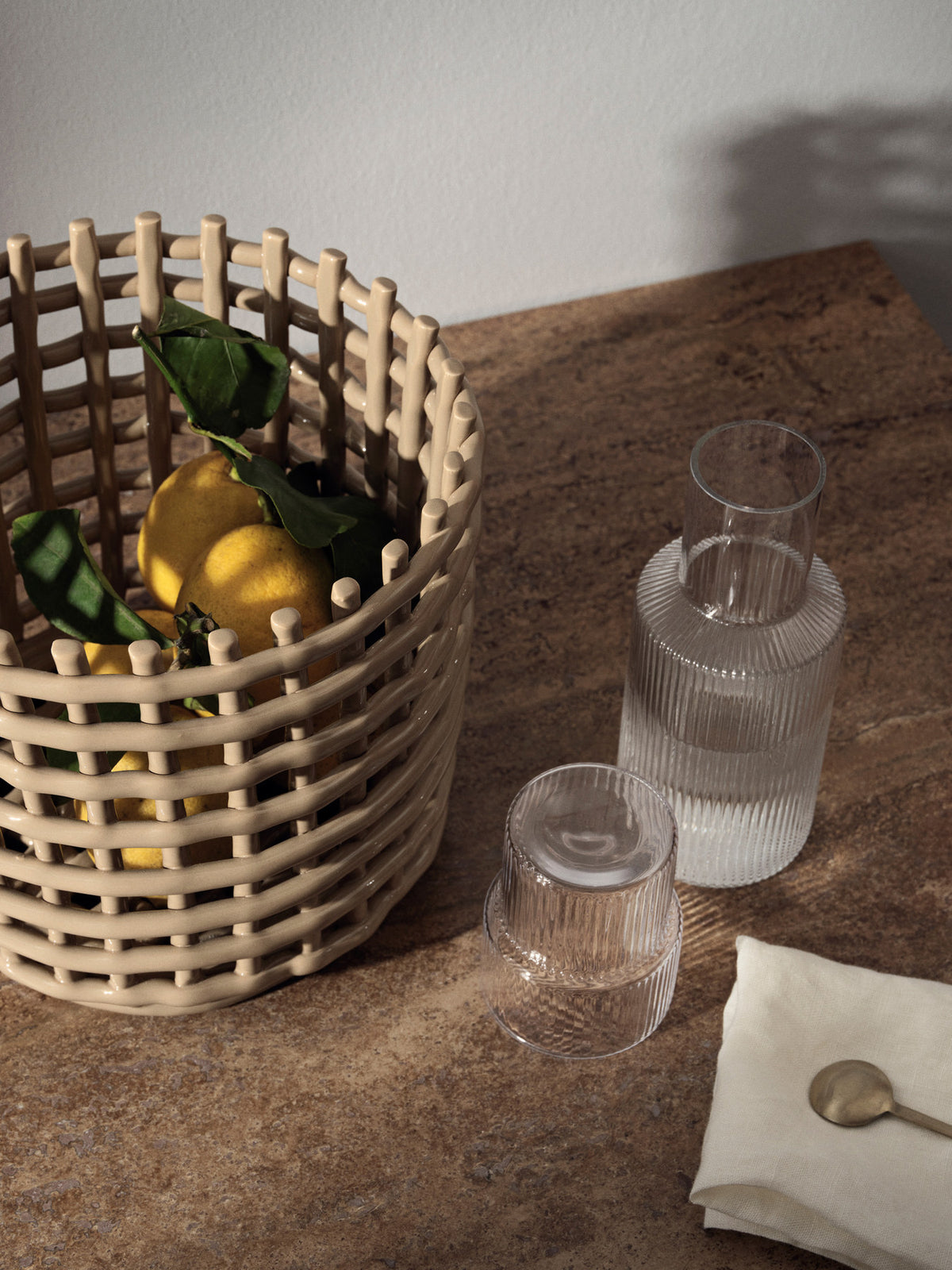 Ripple Gläser klein 4er Set in Klar präsentiert im Onlineshop von KAQTU Design AG. Trinkgläser ist von Ferm Living