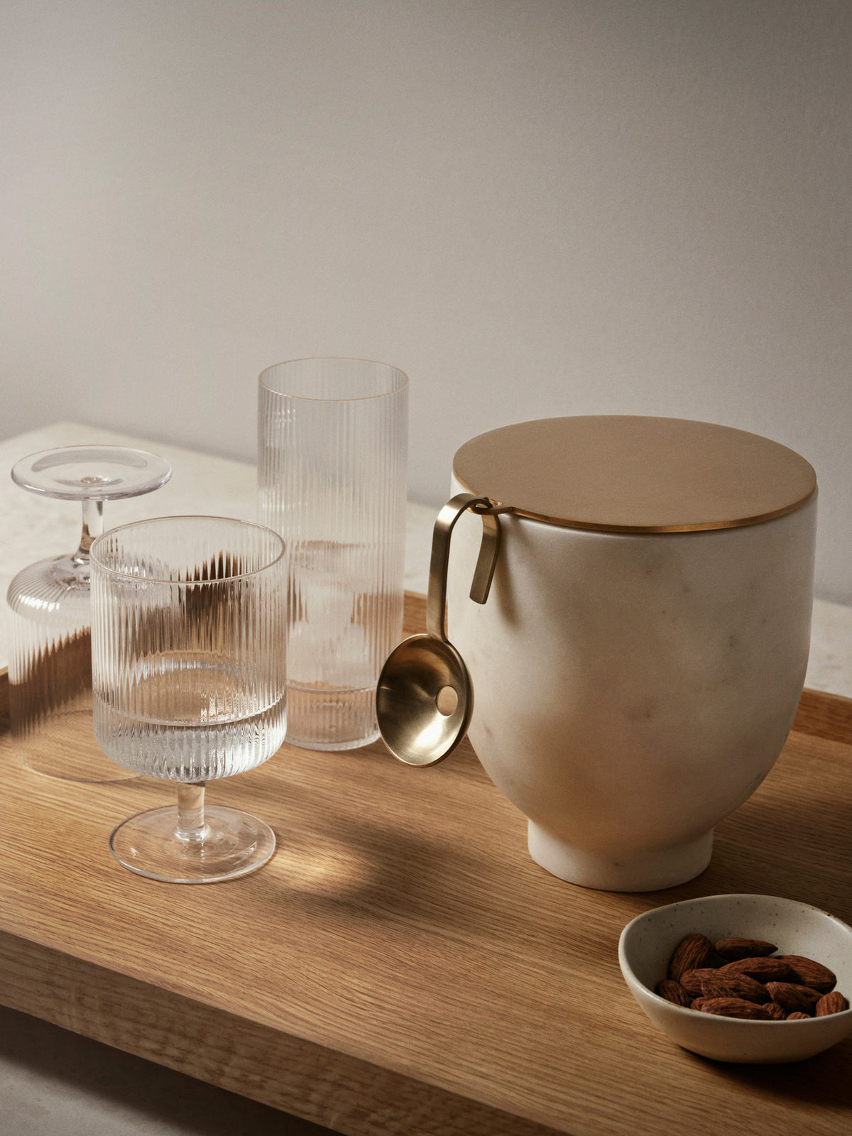 Ripple Weingläser 2er Set in Klar präsentiert im Onlineshop von KAQTU Design AG. Universal Weingläser ist von Ferm Living