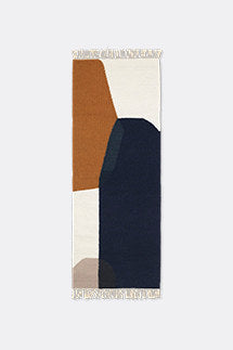 Mehrfarbiger Kelim Läufer von Ferm Living aus 80% Wolle und 20% Baumwolle, handgewebt mit geometrischen Mustern, 180 x 70 cm, flache Webstruktur.