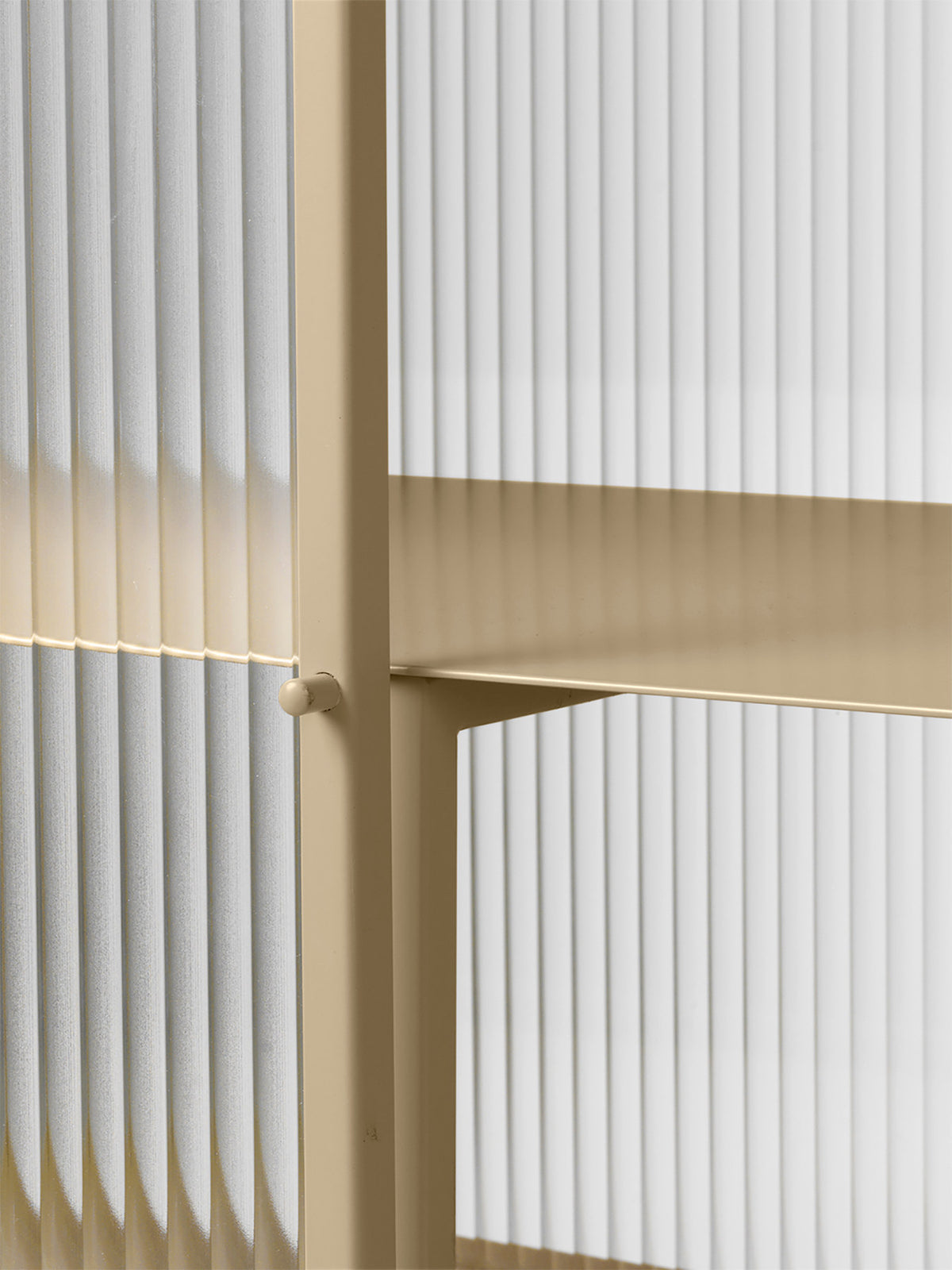 Haze Sideboard, Geriffeltes Glas in Kaschmir präsentiert im Onlineshop von KAQTU Design AG. Sideboard ist von Ferm Living