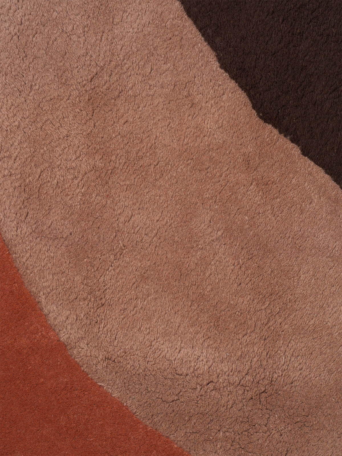 View Teppich in Rot-Braun präsentiert im Onlineshop von KAQTU Design AG. Teppich ist von Ferm Living