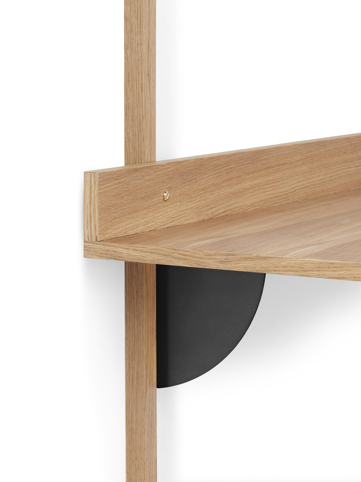 Sector Schreibtisch in Hellbraun/Messing Schwarz präsentiert im Onlineshop von KAQTU Design AG. Sekretär ist von Ferm Living